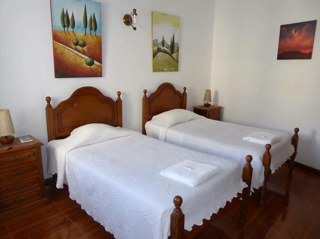 Casa De Hospedes Isaias Angra do Heroísmo Exteriör bild